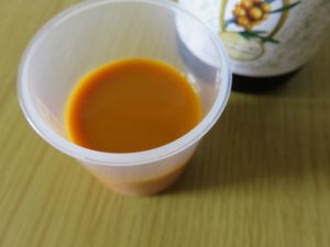 サジージュースを注いだ画像