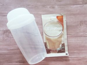 シェイカーとラプロテイン